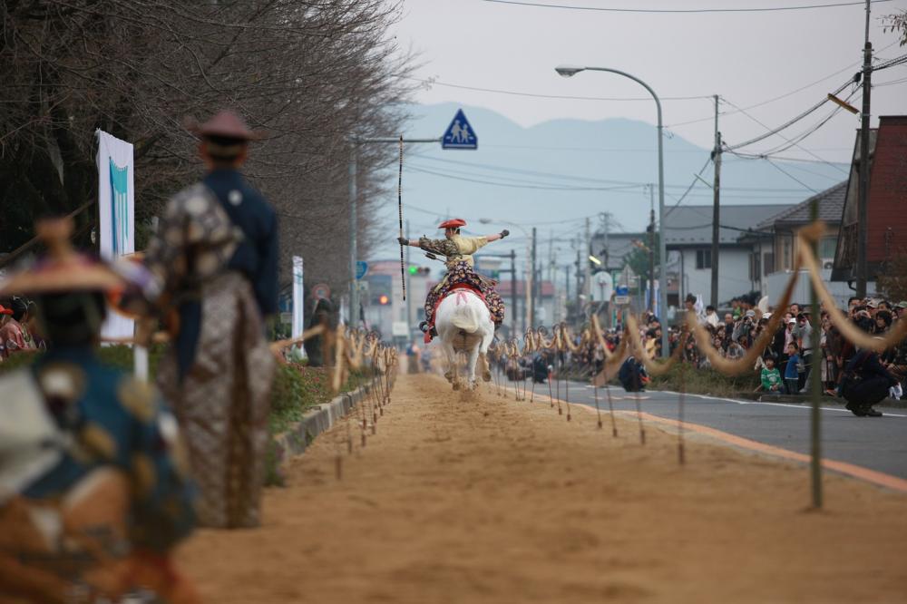 神事　流鏑馬　　　　　　　　　　　　　11月3日（日）